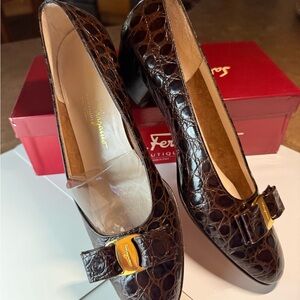 Salvatore Ferragamo Dark Brown Croc-Embossed Heels Made in Italy Size 10